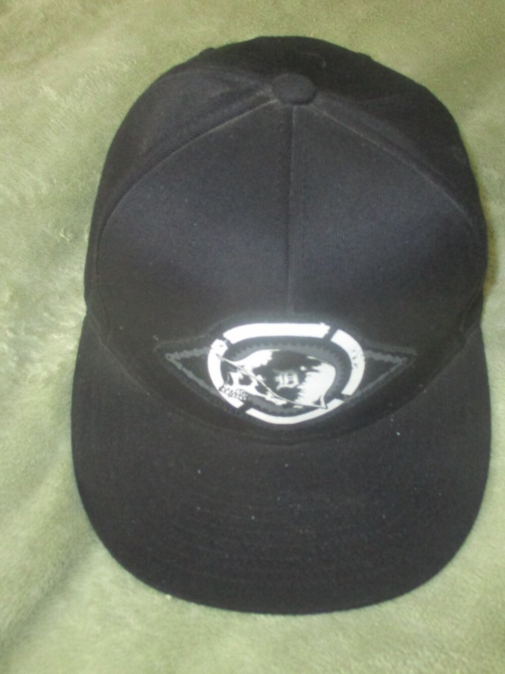 FlexFit BB Hat Skull and Helmet Sz. S/M VG